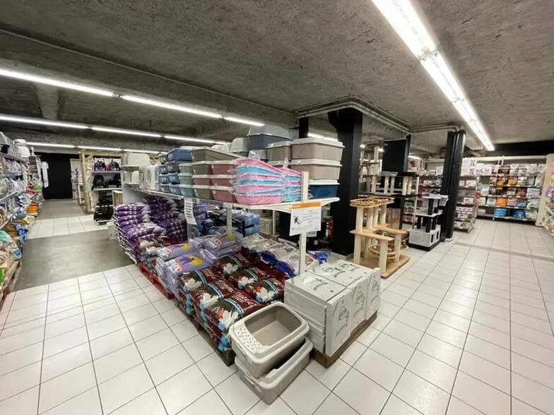 Local d’activités dans Chaville à louer - Photo de l’immeuble – Image 2 sur 5