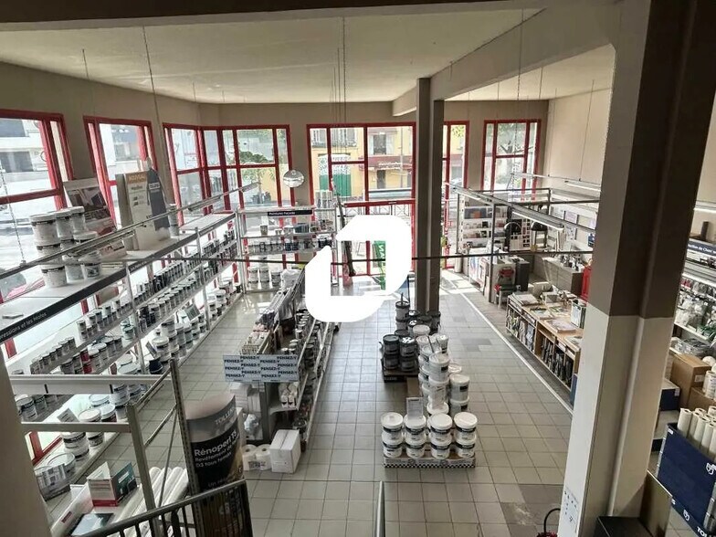 Local commercial dans Houilles à louer - Photo de l’immeuble – Image 1 sur 16