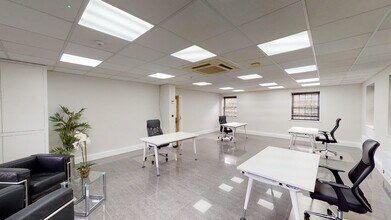 1 Waverley Ln, Farnham à louer Photo intérieure– Image 2 sur 4