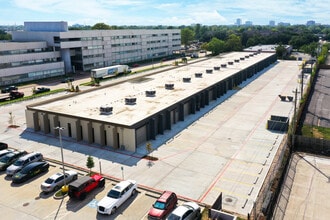 9000 Parkwest Dr, Houston, TX - Vue aérienne  vue de carte - Image1