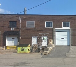 4700-4800 Boul Thimens, Montréal, QC à louer Photo de l’immeuble– Image 2 sur 3