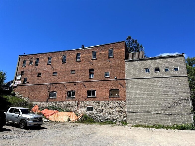 75 Manitoba St, Bracebridge, ON à vendre - Photo principale – Image 1 sur 18