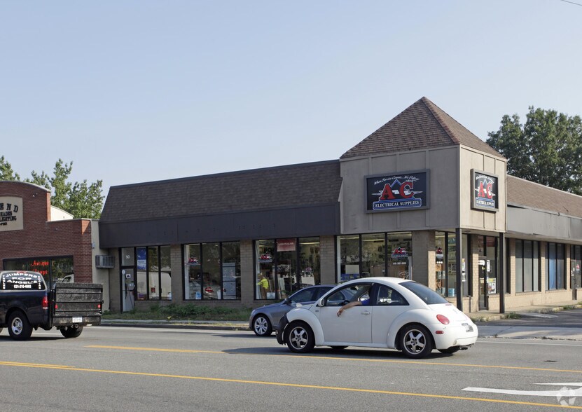 90 W Jericho Tpke, Huntington Station, NY à louer - Photo de l’immeuble – Image 2 sur 2