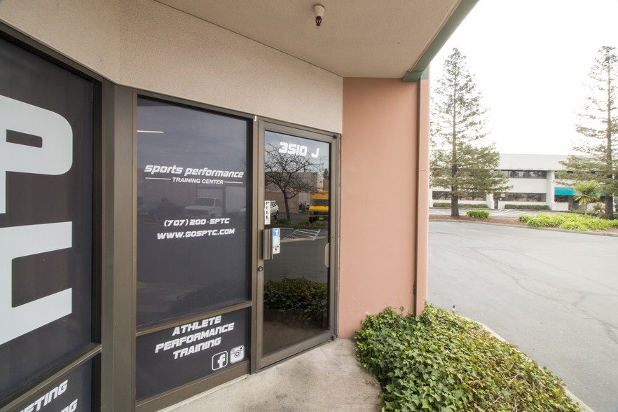 3510 Industrial Dr, Santa Rosa, CA à louer - Photo de l’immeuble – Image 3 sur 16