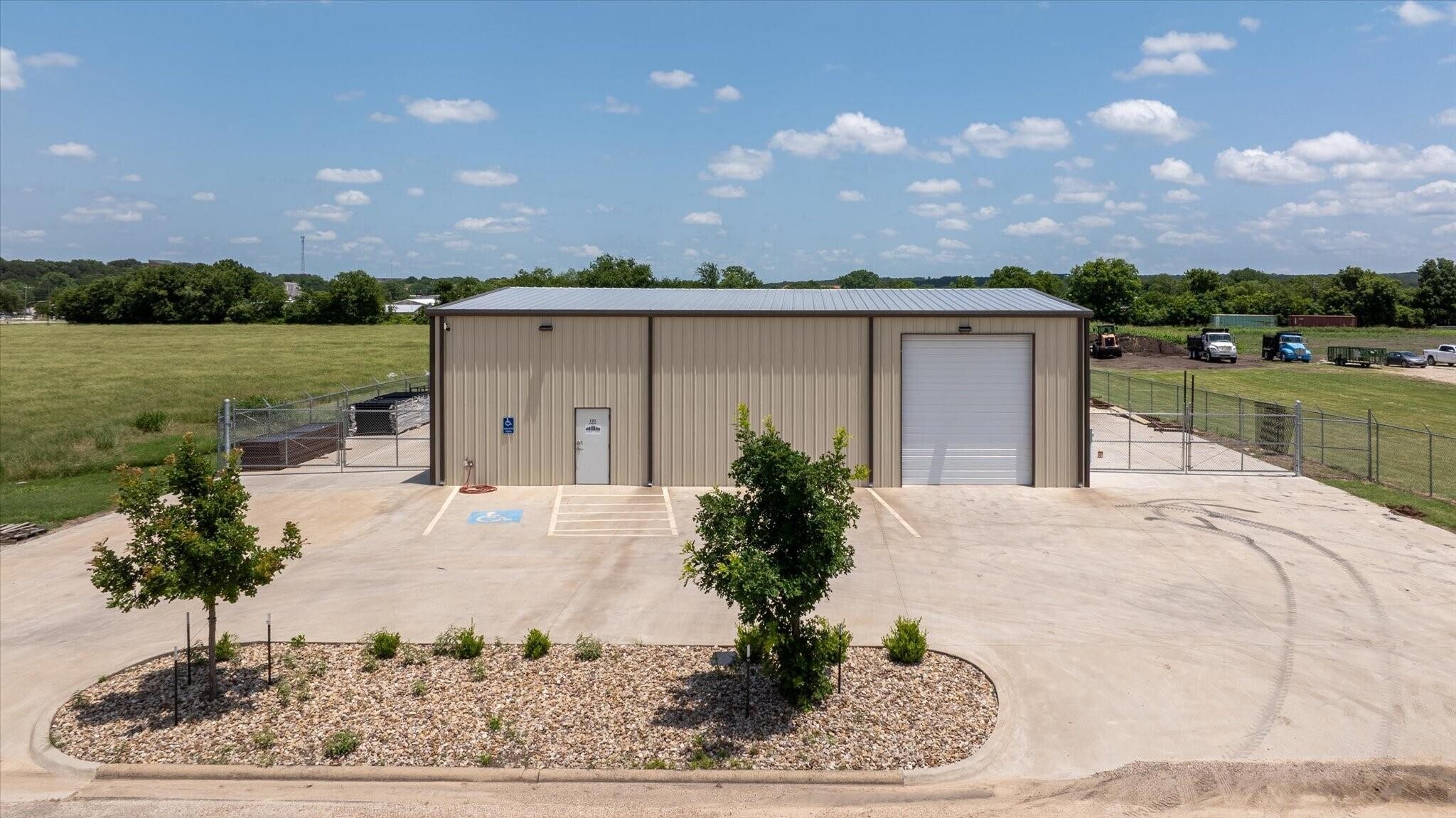 121 Progress st, Glen Rose, TX à vendre Photo principale– Image 1 sur 30