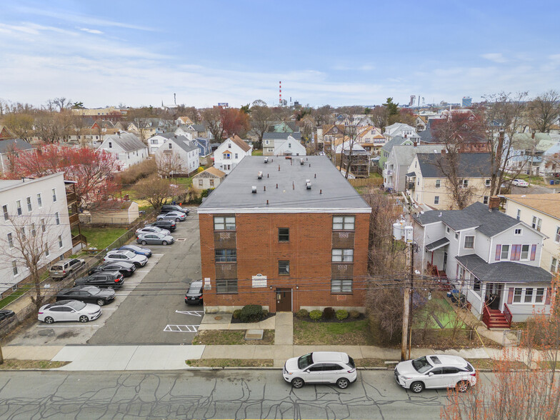 217 Hollister Ave, Bridgeport, CT à vendre - Photo de l’immeuble – Image 3 sur 14
