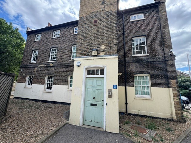 15 Thorne Close, Londres à vendre - Photo de l’immeuble – Image 2 sur 5