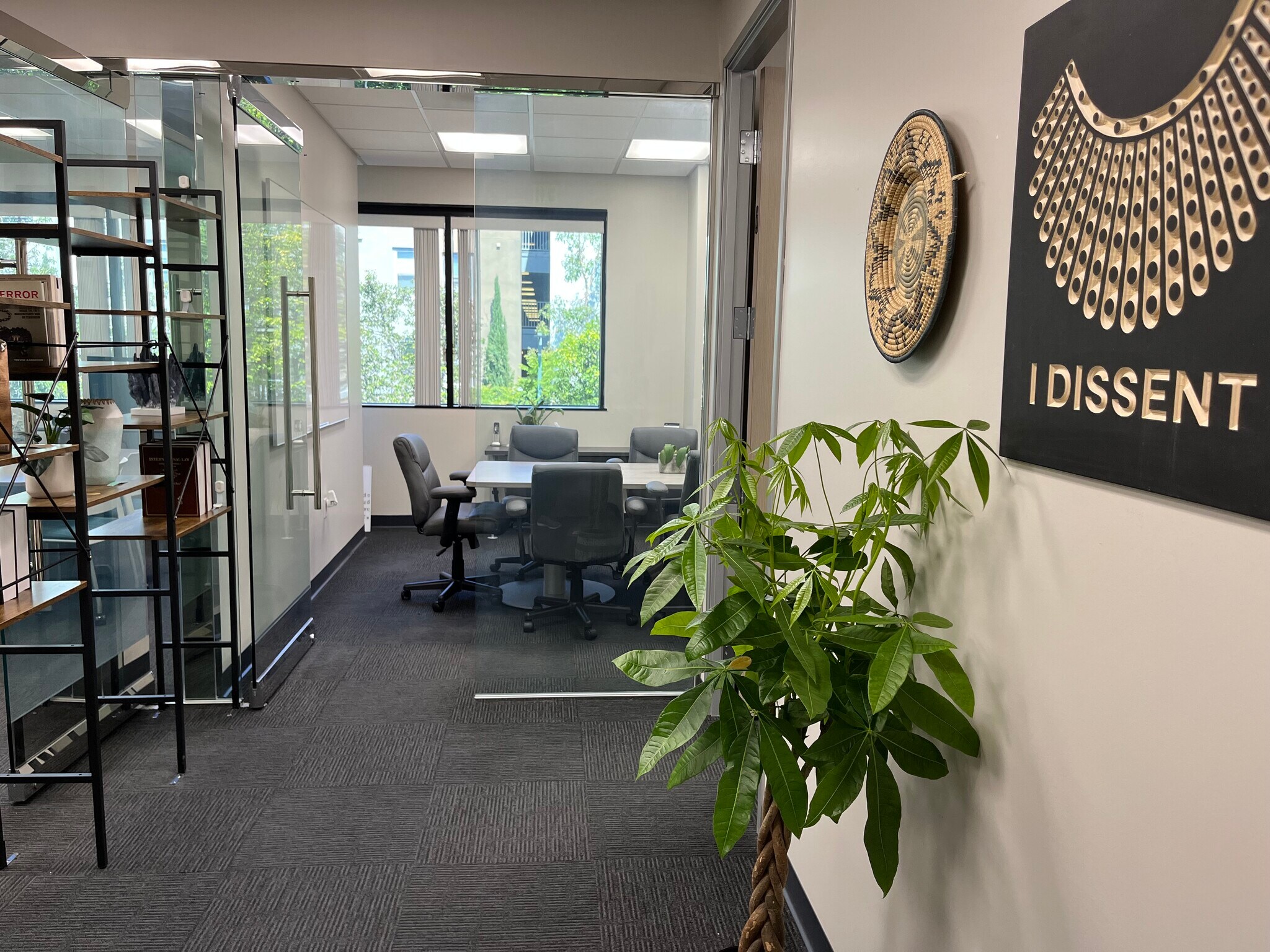 2501 E Chapman Ave, Fullerton, CA à louer Photo intérieure– Image 1 sur 14