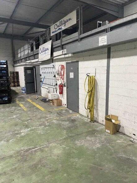 Local d'activités dans Fleurines à vendre - Photo intérieure – Image 3 sur 3