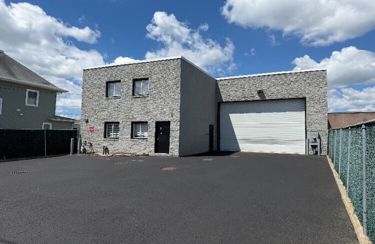 99 Maple Pl, Freeport, NY à vendre Photo de l’immeuble– Image 1 sur 5