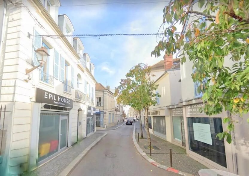 Local commercial dans Mantes-la-Jolie à louer - Photo de l’immeuble – Image 2 sur 5