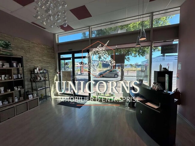 Plus de détails pour Local commercial à louer