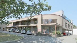 Plus de détails pour 400 Brooksbank Ave, North Vancouver, BC - Local commercial à vendre