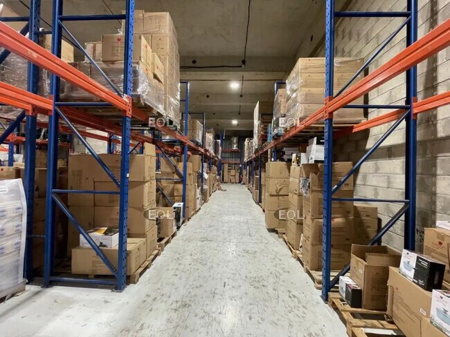Plus de détails pour Bureau, Industriel/Logistique à louer