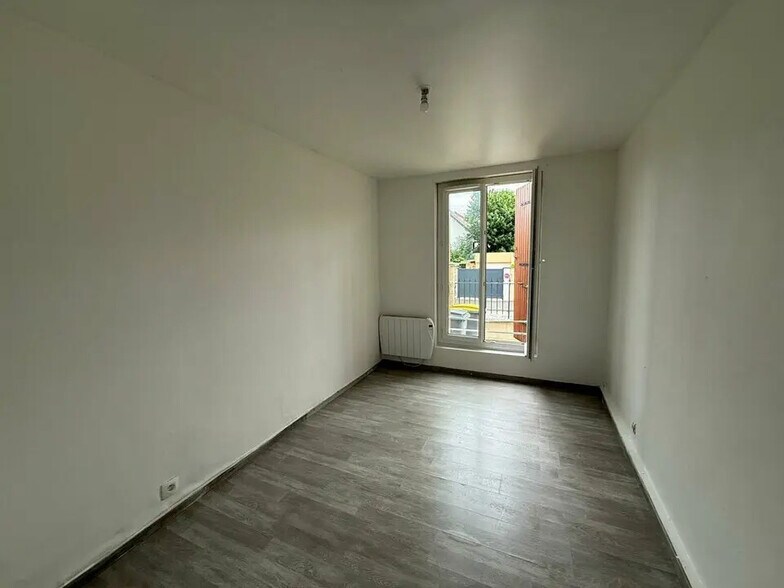 Local d'activités dans Arnouville à vendre - Photo de l’immeuble – Image 3 sur 5