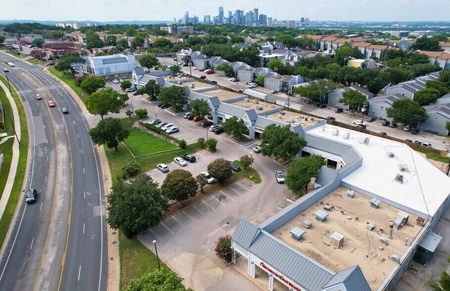 2400 E Oltorf St, Austin, TX à vendre - Photo de l’immeuble – Image 3 sur 17