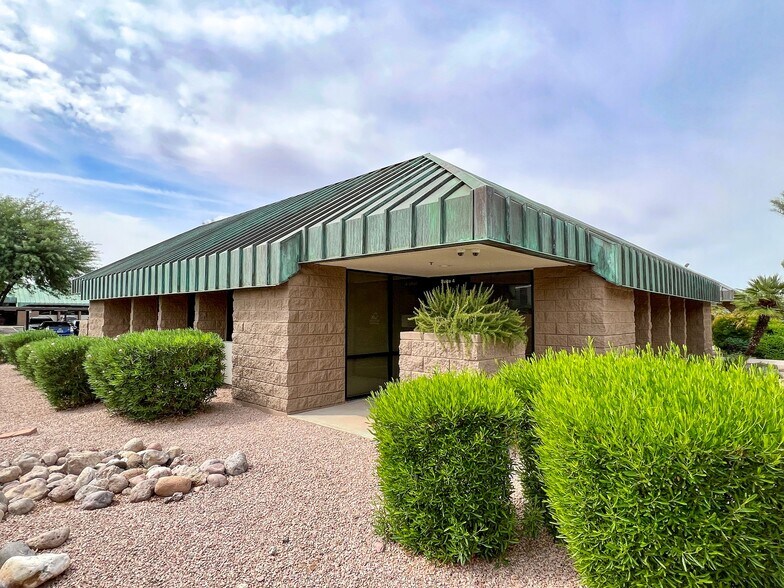 908 W Chandler Blvd, Chandler, AZ à louer - Photo de l’immeuble – Image 2 sur 9