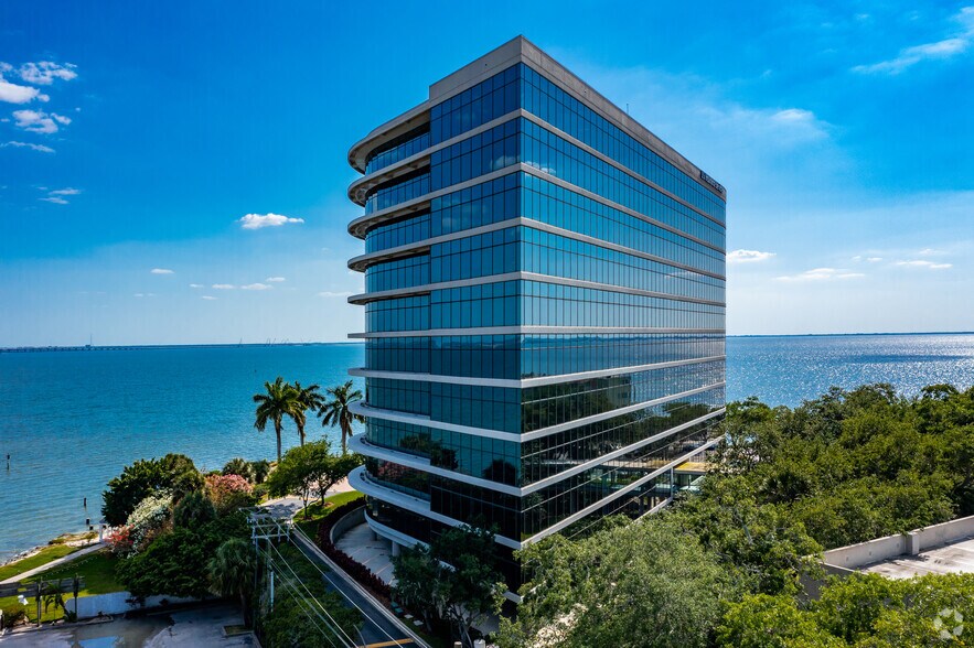 2502 N Rocky point Dr, Tampa, FL à louer - Photo de l’immeuble – Image 3 sur 9