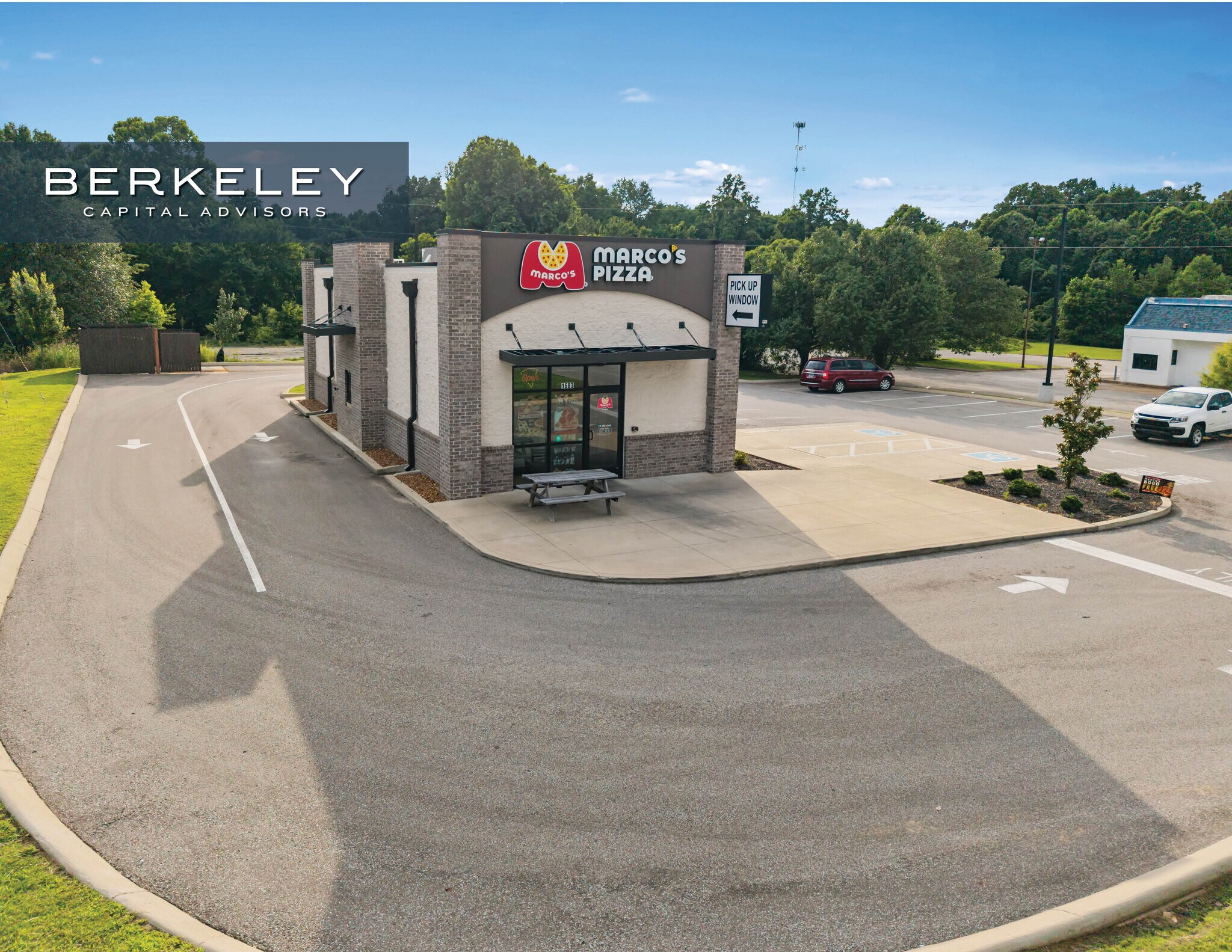 1683 S Highland Ave, Jackson, TN à vendre Photo de l’immeuble– Image 1 sur 7