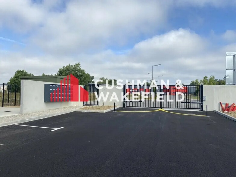 Local d’activités dans Montauban à louer - Photo de l’immeuble – Image 3 sur 13