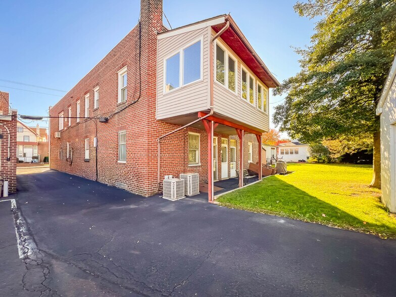 132 Bellevue Ave, Penndel, PA à vendre - Photo de l’immeuble – Image 3 sur 49