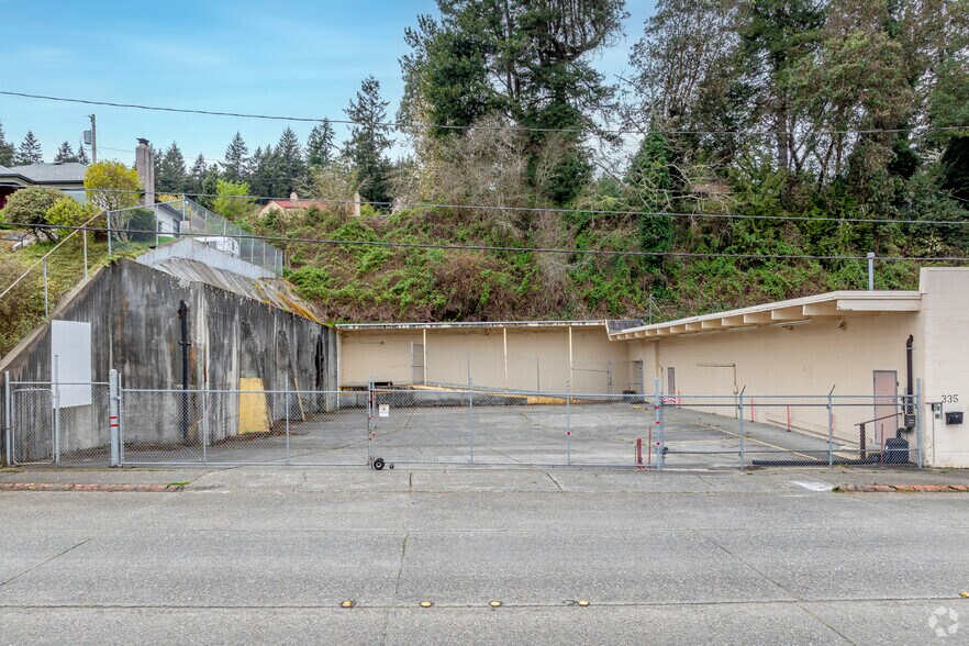 335 N Wycoff Ave, Bremerton, WA à vendre - Photo de l’immeuble – Image 2 sur 18