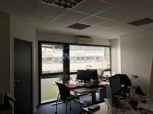 Bureau dans Vannes à louer - Photo de l’immeuble – Image 2 sur 3