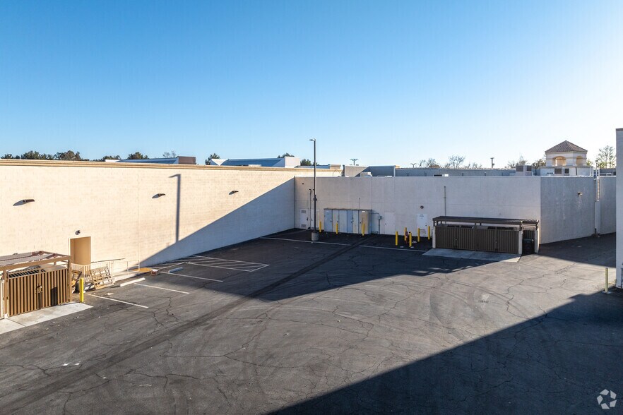 300 S Highland Springs Ave, Banning, CA à vendre - Photo de l’immeuble – Image 3 sur 5