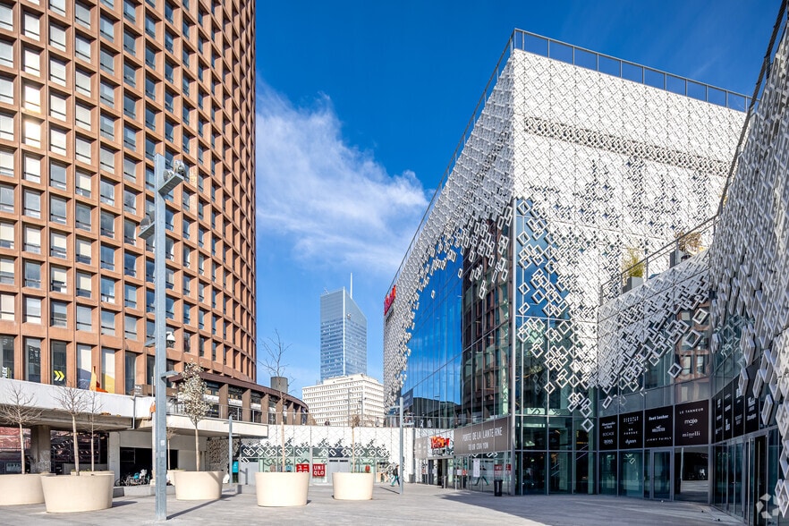 129 Rue Servient, Lyon à louer - Photo de l’immeuble – Image 2 sur 13