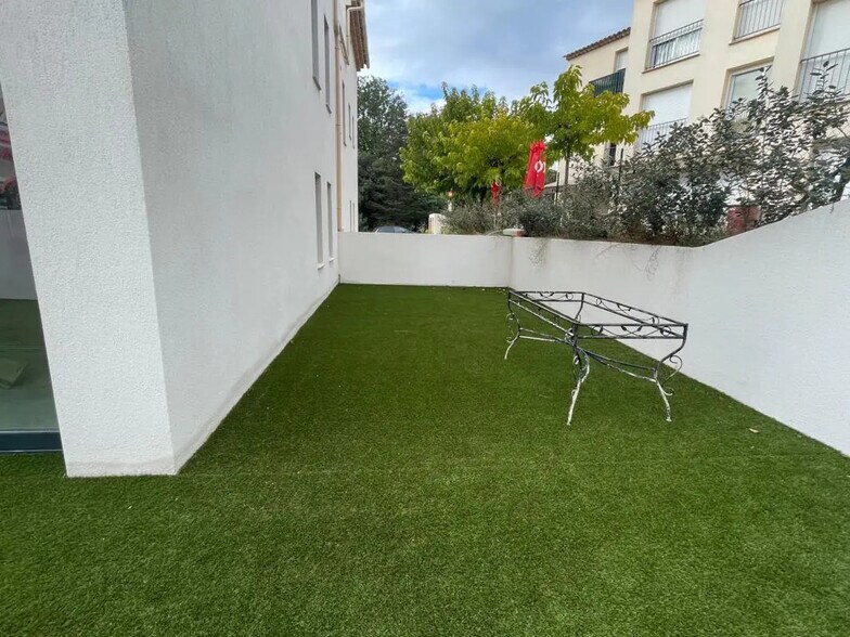 Bureau dans Sainte-Maxime à louer - Photo de l’immeuble – Image 3 sur 4