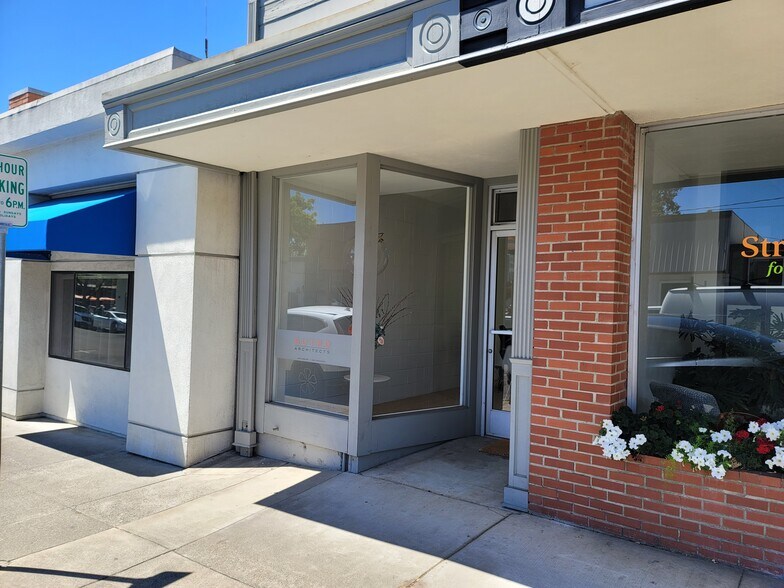 135 Matheson St, Healdsburg, CA à louer - Photo de l’immeuble – Image 3 sur 8