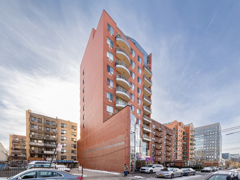 142-28 38th Ave, Flushing, NY à louer - Photo principale – Image 3 sur 16