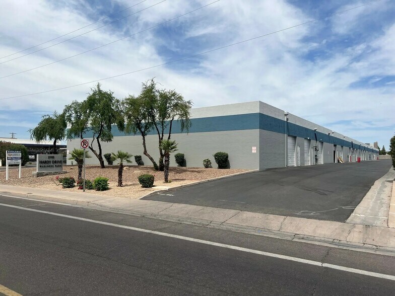 2105 S Hardy Dr, Tempe, AZ à louer - Photo de l’immeuble – Image 1 sur 3