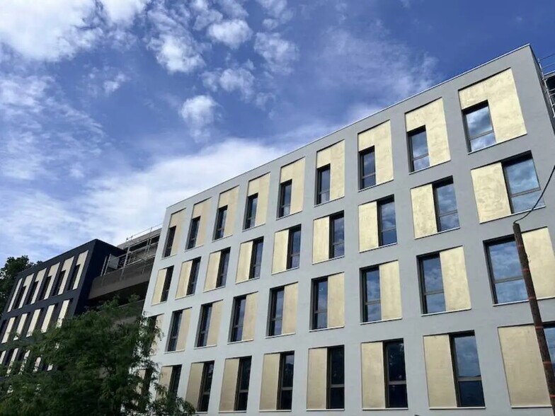 1512 Avenue Charles De Gaulle, Mâcon à louer - Photo de l’immeuble – Image 1 sur 5