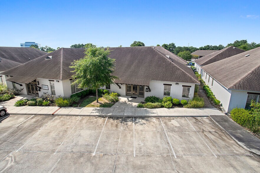 11408 N Lake Sherwood Ave, Baton Rouge, LA à louer - Photo de l’immeuble – Image 1 sur 16