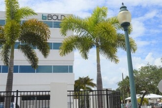 1680 Fruitville Rd, Sarasota, FL à louer Photo de l’immeuble– Image 1 sur 5