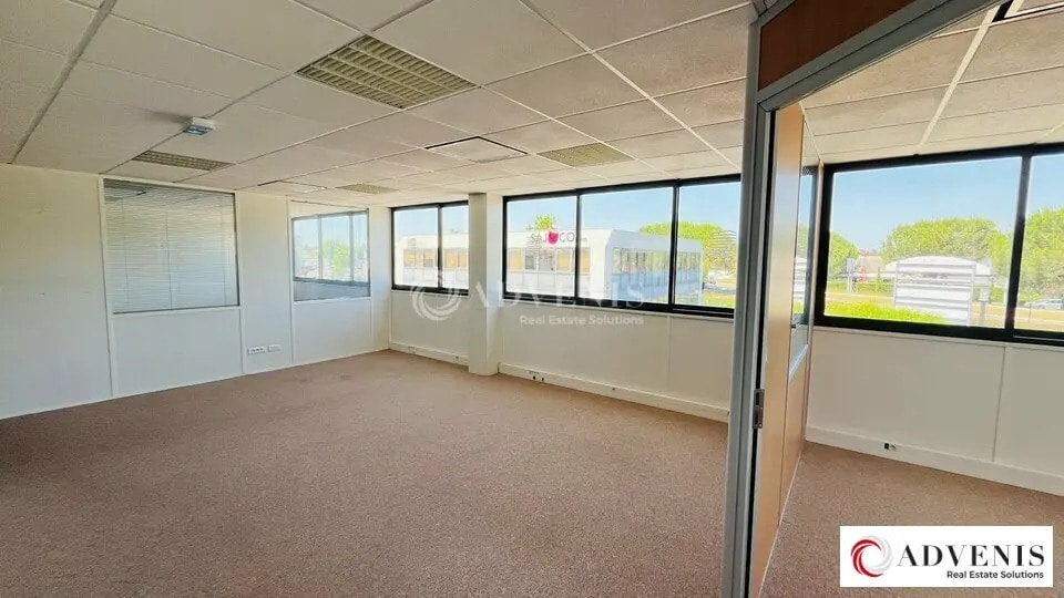 Bureau dans Gradignan à louer - Photo de l’immeuble – Image 2 sur 11