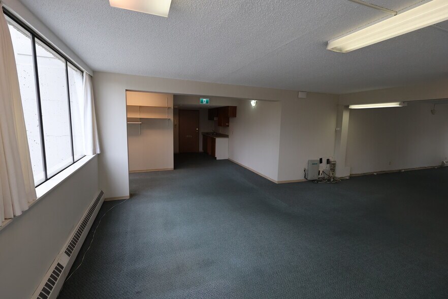 631 Sixth St, New Westminster, BC à louer - Photo de l’immeuble – Image 2 sur 10