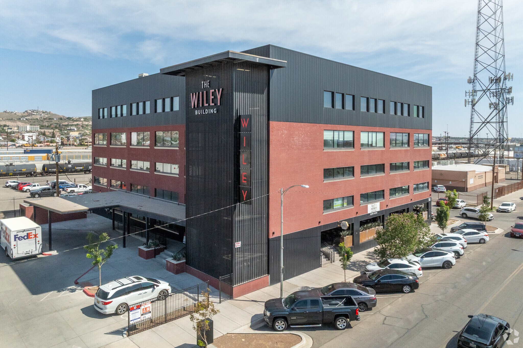 1125 Texas Ave, El Paso, TX à louer Photo principale– Image 1 sur 17