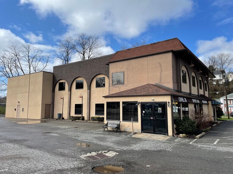 1033 Mayfair Dr, Bethel Park, PA à vendre - Photo de l’immeuble – Image 1 sur 15