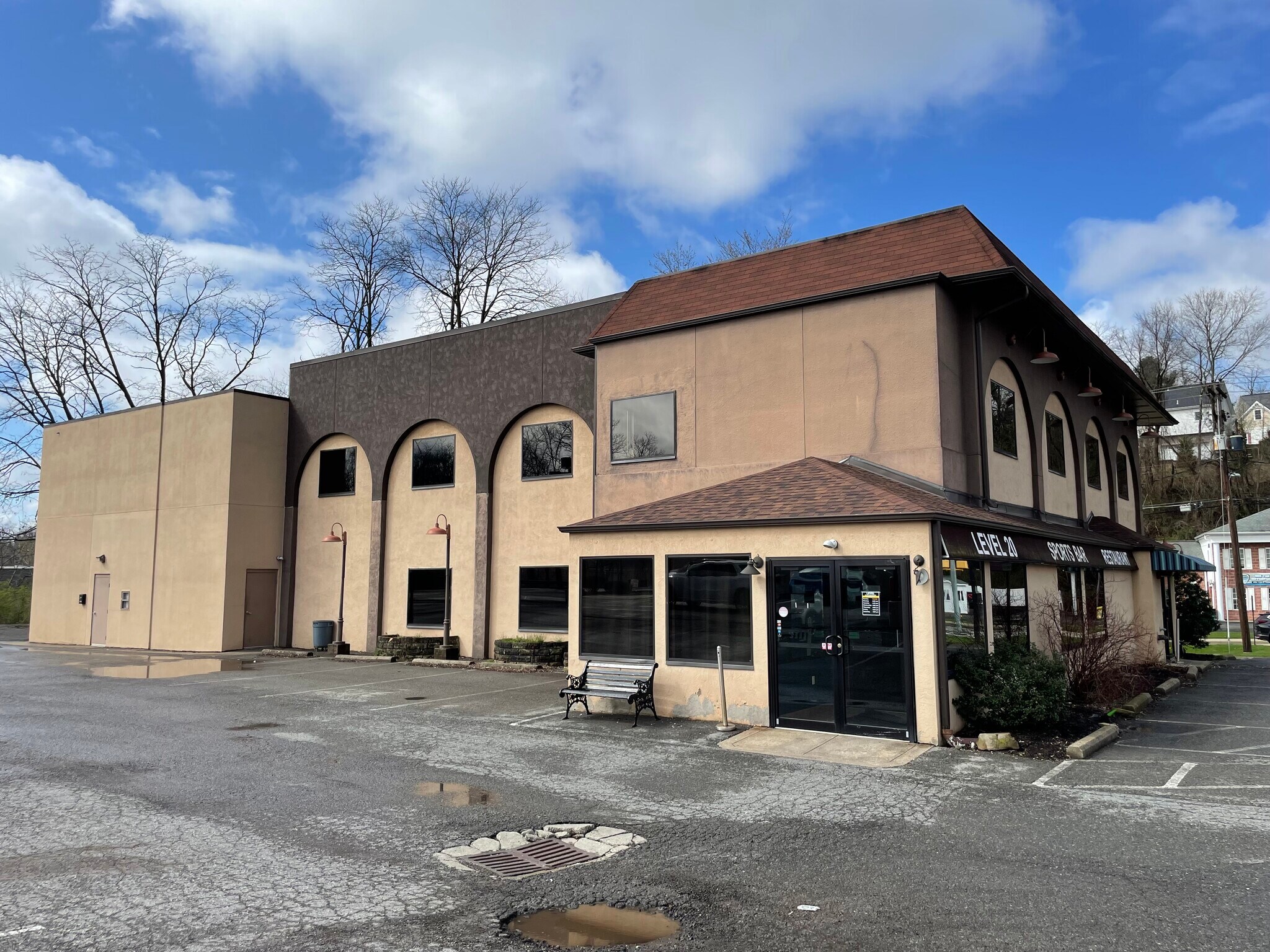 1033 Mayfair Dr, Bethel Park, PA à vendre Photo de l’immeuble– Image 1 sur 16