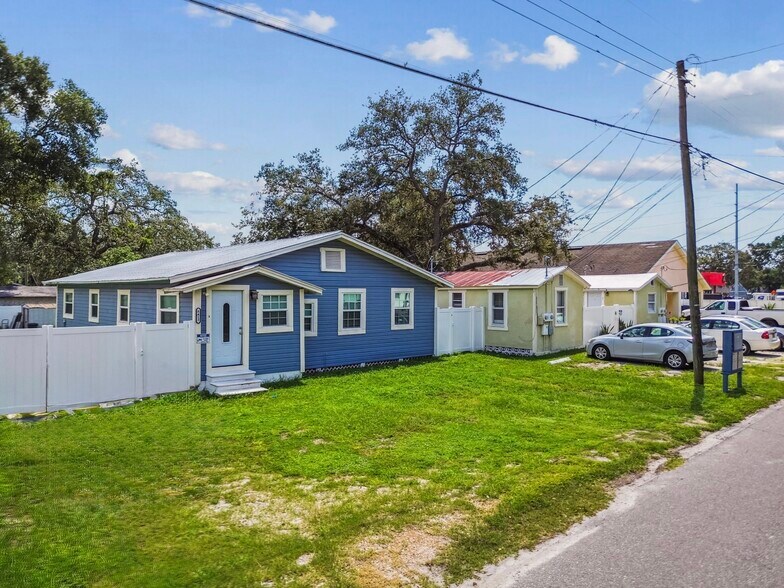 8413 N Hamner Ave, Tampa, FL à vendre - Photo de l’immeuble – Image 2 sur 32