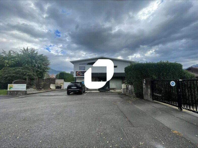 Bureau dans Saint-Ismier à louer - Photo de l’immeuble – Image 1 sur 6