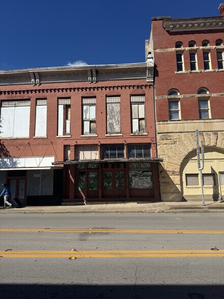 208 W Main St, Waxahachie, TX à louer - Photo de l’immeuble – Image 2 sur 5