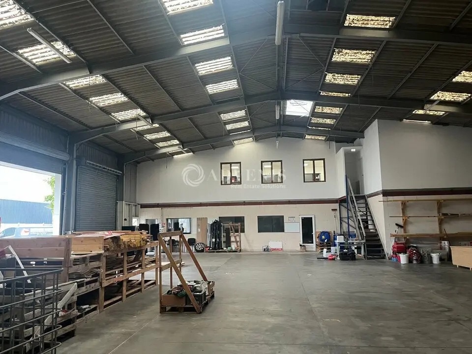 Local d’activités dans Saint-Pierre-des-Corps à louer Photo intérieure– Image 1 sur 11