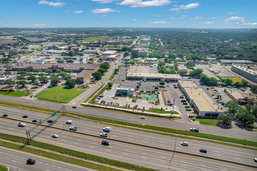 2000 N Mays St, Round Rock, TX à louer - Photo de l’immeuble – Image 2 sur 23