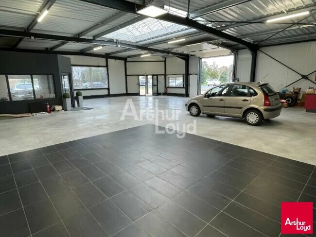 Plus de détails pour Local d'activités à louer