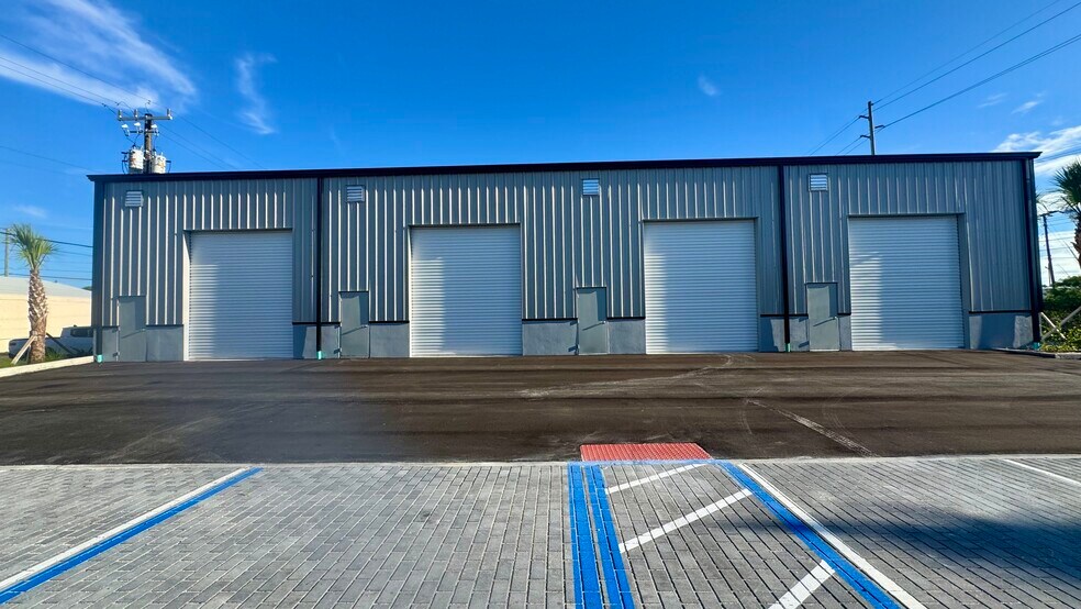 301 Florida Ave, Fort Pierce, FL à louer - Photo de l’immeuble – Image 3 sur 9