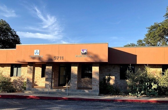 5711 Northwest Pky, San Antonio, TX à louer Photo de l’immeuble– Image 1 sur 5