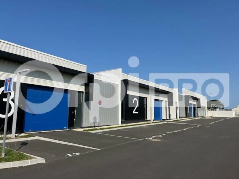 Industriel/Logistique dans La Rochelle à vendre - Photo de l’immeuble – Image 1 sur 3